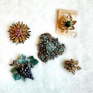 Vintage brooches • 5 pieces • 1980s